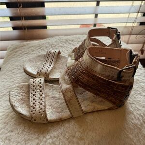 Bed Stu sandals. They are a women’s size 8.
